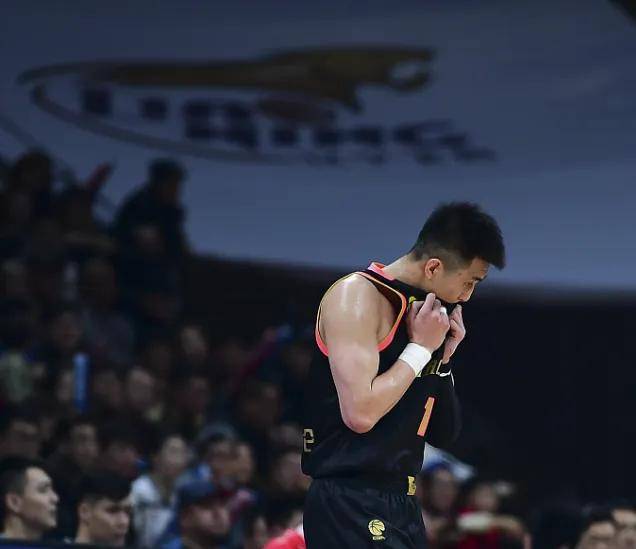 火箭险胜浙江队,郭艾伦扛起全队 火箭险胜浙江队,郭艾伦扛起全队