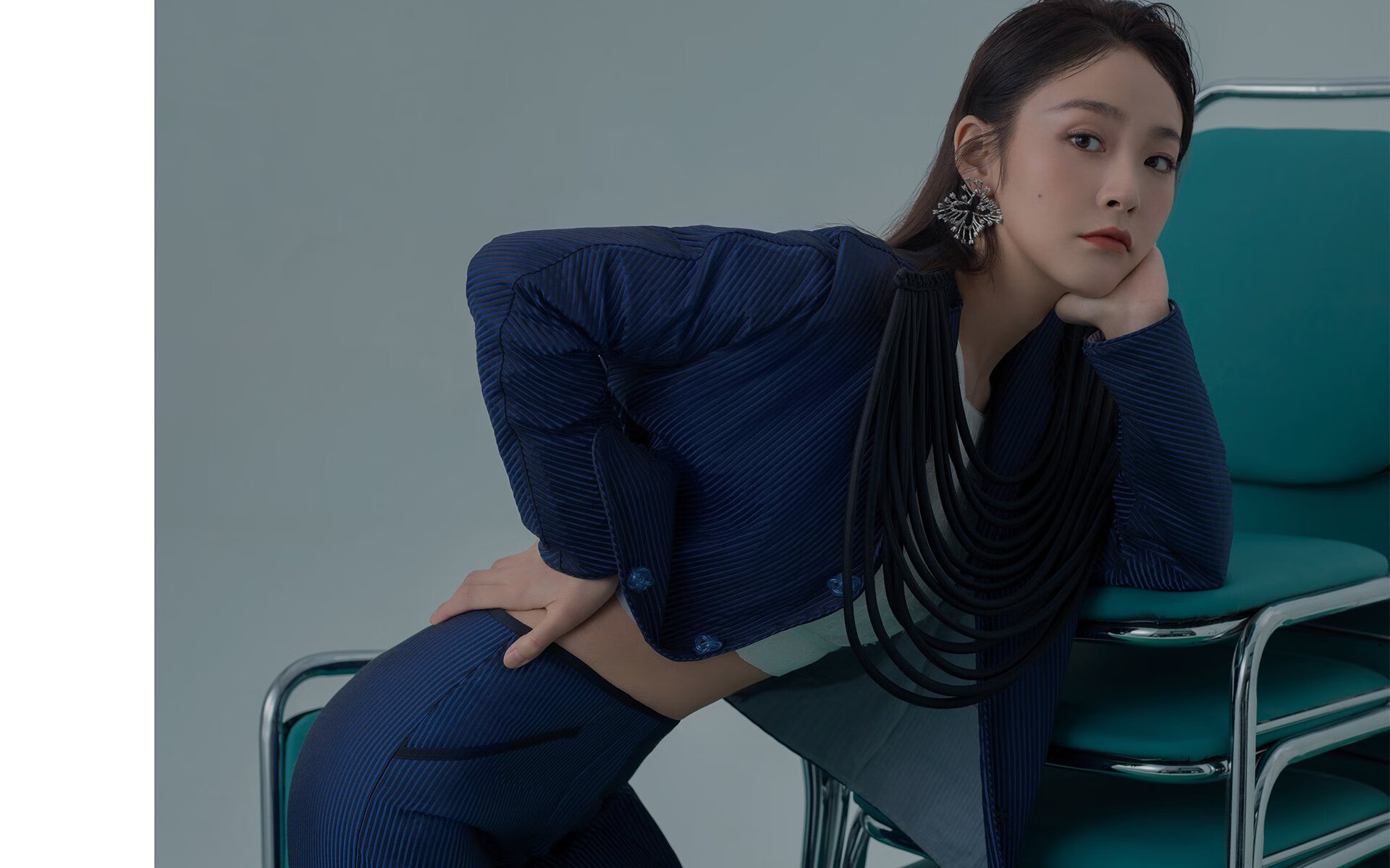 暗夜独行侠，季后赛银幕下，蒂亚戈以肩为桥渡全队