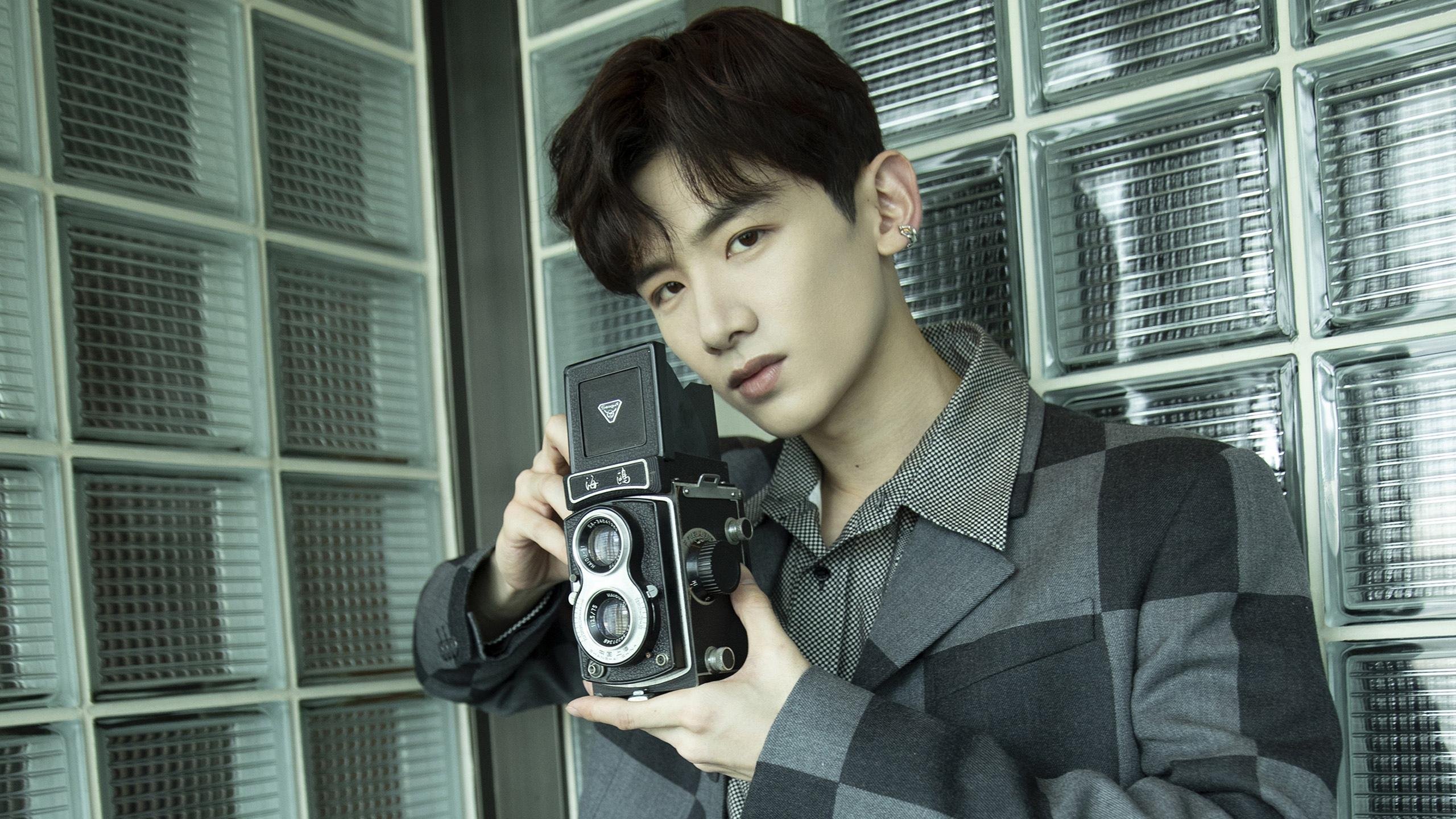 绿茵场与硬木地板的同频心跳,当宿命的哨声在两种时空响起